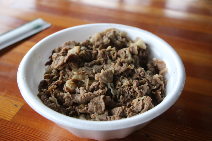 味がしっかり染みて柔らかい小岩井牛の牛丼