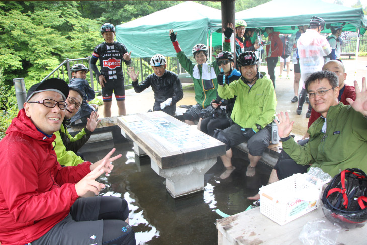 うぐいす湯の里公園の足湯でさっぱり回復だ