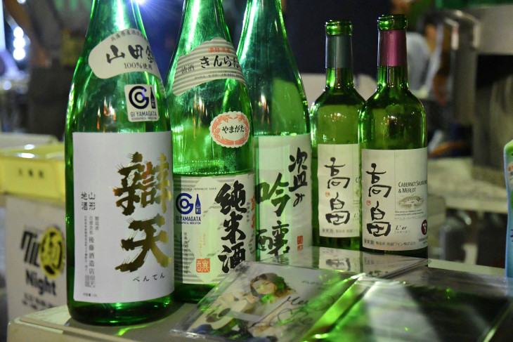 日本酒やワインなどの地酒が振る舞われた前夜祭