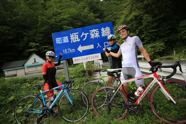 まずは旧道の寒風山隧道との分岐点に到達　ここからしばらくは無補給地帯　トイレも無いので要注意