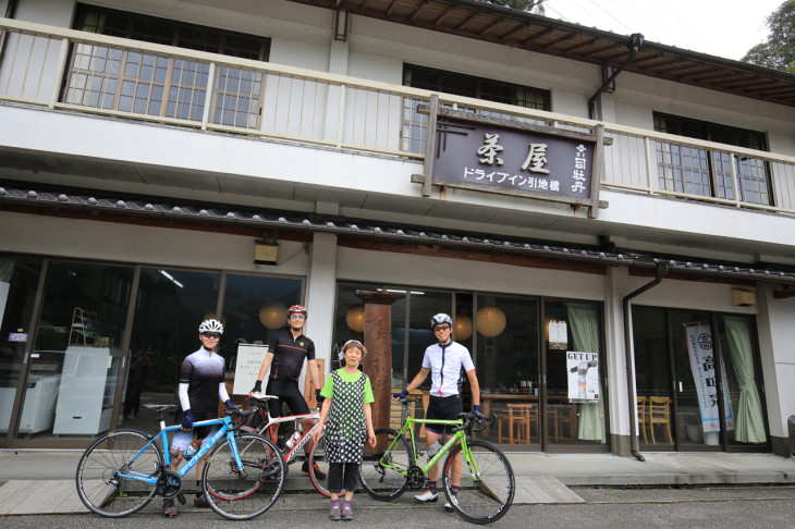 案内が無いと見逃してしまいそうなドライブイン引地橋　でもとっても美味しいグルメが待っています