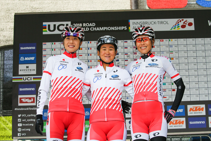 日本から参戦した金子広美(イナーメ信濃山形)、與那嶺恵理(ウィグル・ハイファイブ)、唐見実世子(弱虫ペダルサイクリングチーム)