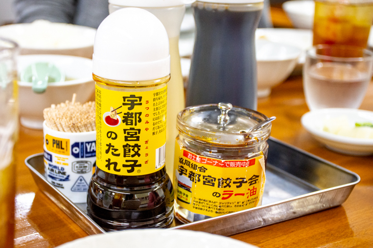 たれとラー油は特製。たれはお酢と醤油を7:3で味わうのが宇都宮スタイル