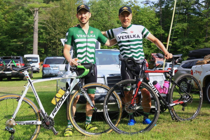 ニューヨークから参加した谷口さんと伊藤さん（Veselka Cycling Team）。普段はクリテリウムに出場しているという