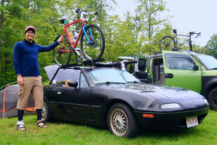 オールドバイクと初期型MX-5の組み合わせが決まっていたベンジャミン