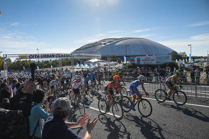 大分スポーツ公園の大分銀行ドーム前をスタート