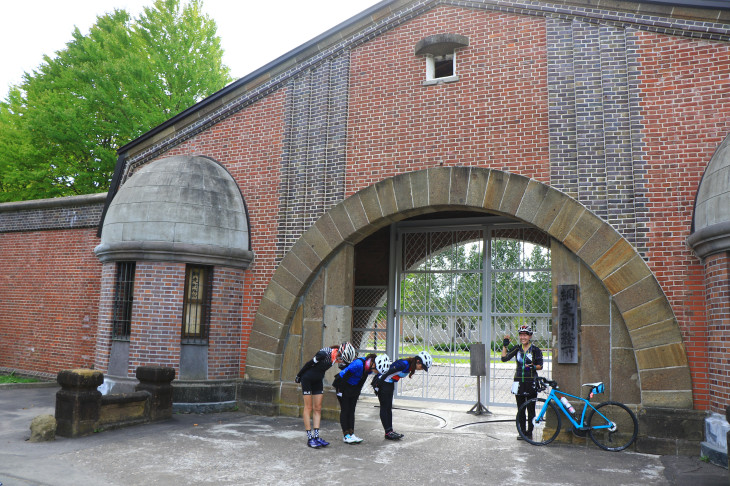 こちらは現役の網走刑務所　「親分お勤めご苦労様でした！」