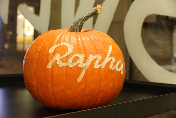 カボチャにRapha。ハロウィンシーズンでもある