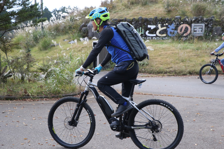 E-MTBに乗った大人たちがこどもの国へ到着 いや、童心に帰った大きなこども達かもしれません