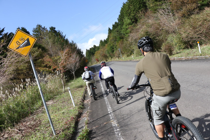 林道の登りに比べれば、8%の登りなんてラクラクです　林道の登りだってラクチンなんですから