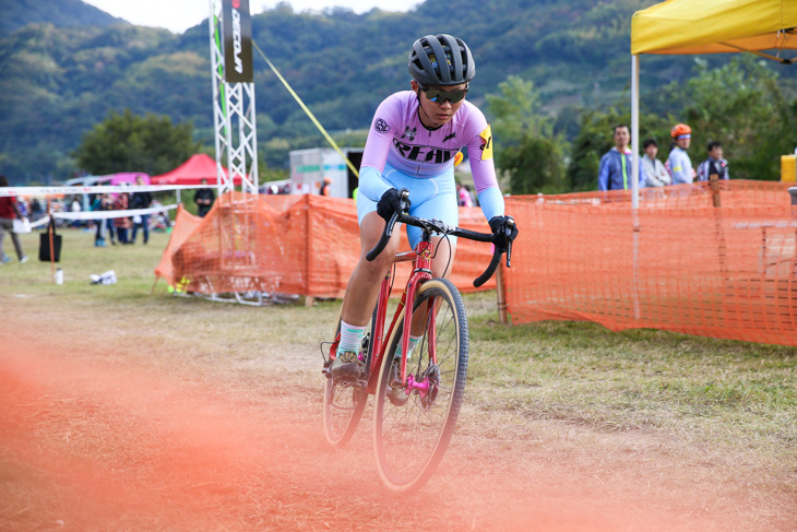 CL1 後半にかけて独走した赤松綾(Simwroks CX Racing)
