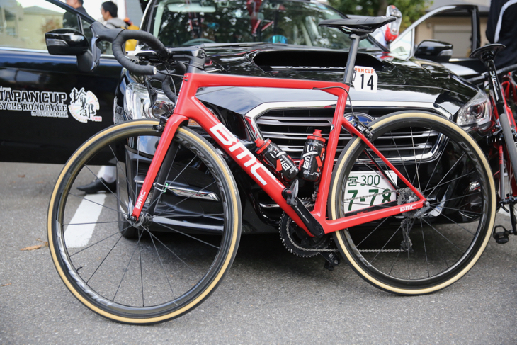 こちらはフレディ・オヴェット(オーストラリア)のSLR01。シートポストがゼロセットバックだ