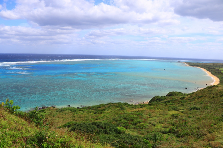 美しいサンゴ礁に囲まれた石垣島