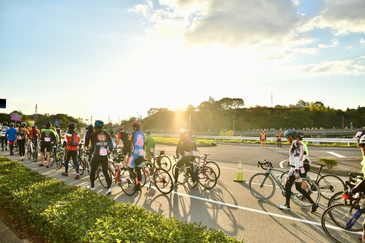 朝陽が昇り、絶好のサイクリング日和になった