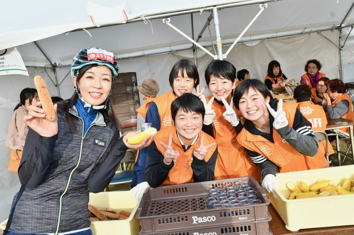 地元の中学生のボランティアスタッフの皆さん