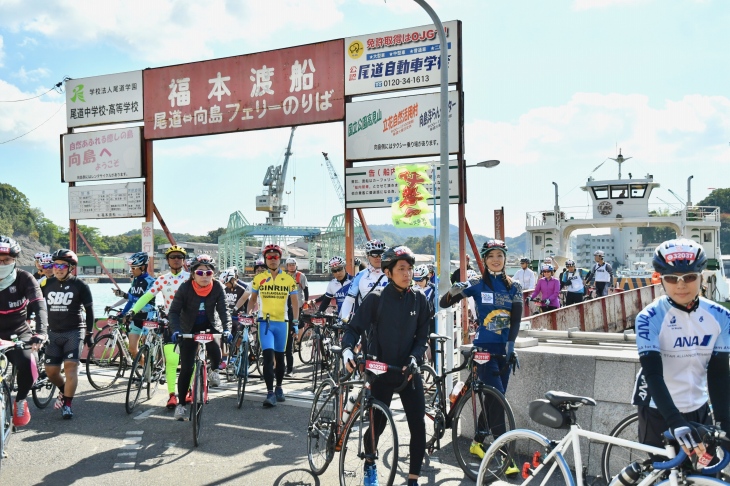 船で向島から尾道市へと上陸