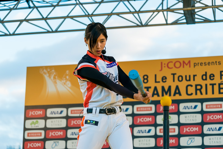 ティーバッティングの仕方を加藤優選手が教えてくれた(本来は左打ち)