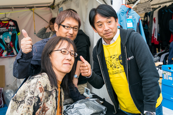 今年も片山右京さんによるサイン＆撮影会を行っていたチーム右京ブース