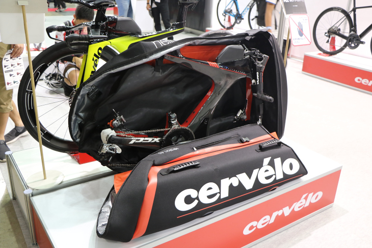サーヴェロのトライアスロンバイクP5Xは専用のトラベルバッグが付属する
