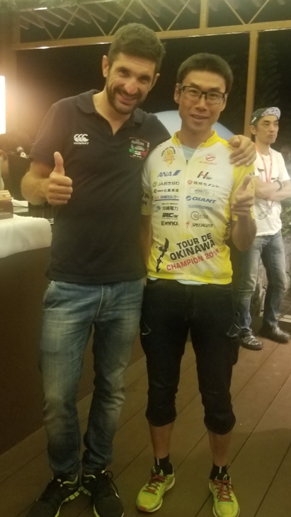 NIPPOヴィーニファンティーニのパーティで優勝者のアラン・マランゴーニと記念写真