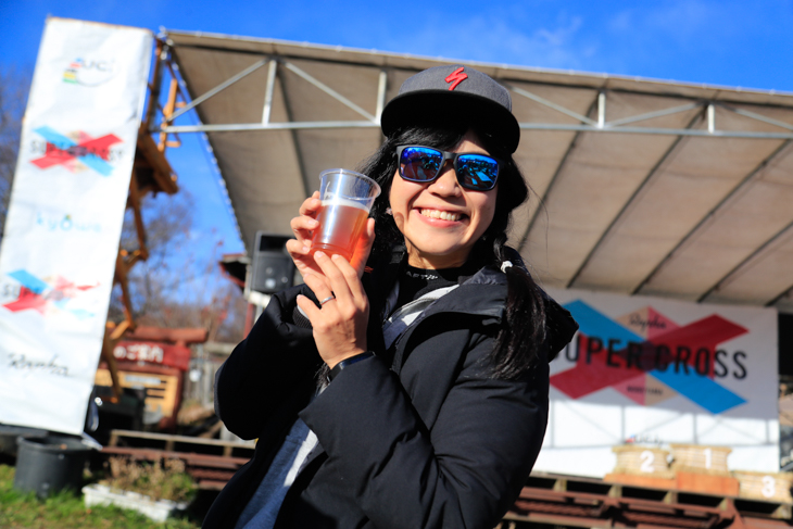 観戦しながら飲むクラフトビールは最高です!