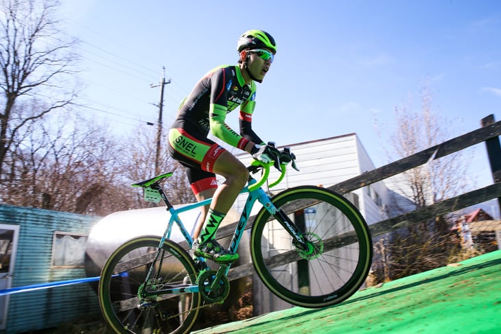CJ 先頭を走る⼩島⼤輝(SNEL CYCLOCROSSTEAM)