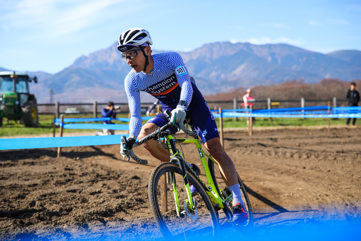 CM1 先頭を走る⽯川正道(Champion System Japan Test Team)