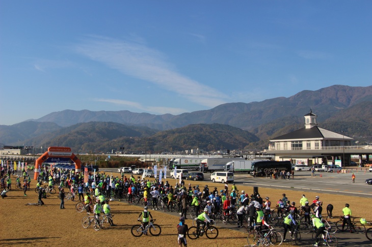 清々しい秋の青空となった南アルプスロングライド2018