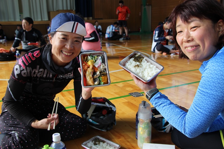 津金学校の明治カフェのお弁当は具だくさんで大満足