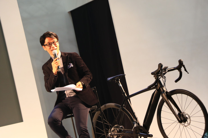 E-BIKEの魅力を語る栗村氏