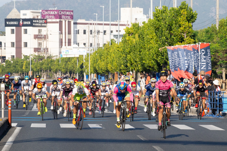 市民50kmアンダー39 ゴールスプリントで伸びる森榮晃彦( Team Dky )