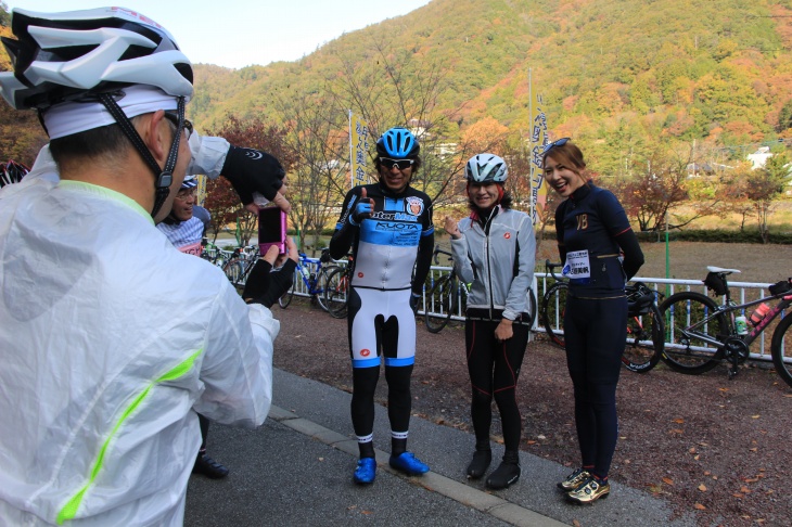 今中さん、石垣さんと写真を撮ることもできる