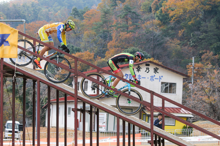 男子ジュニア　先行する小島大輝（SNEL CYCLOCROSS TEAM）と中島渉（Limited Team 846/Team-K）