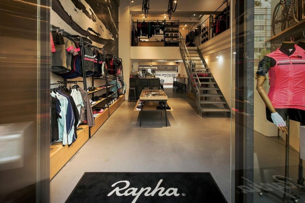 大阪駅から徒歩圏内に位置するRapha Osaka