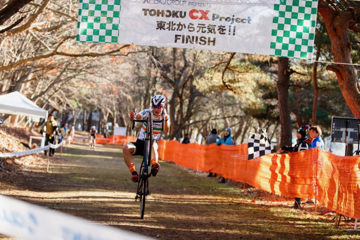 C2優勝の中村龍吉はウィリーでゴールを決める