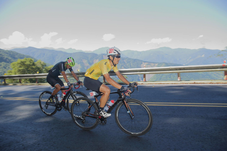 第7ステージで互いに力を出し合う岩島選手と麦選手