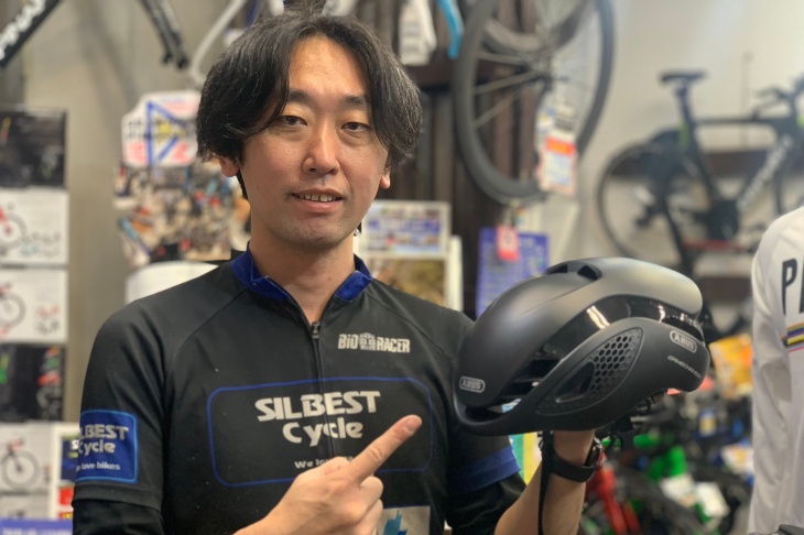 ABUSヘルメットを取り扱うシルベストサイクル京都店の中山店長もオススメ
