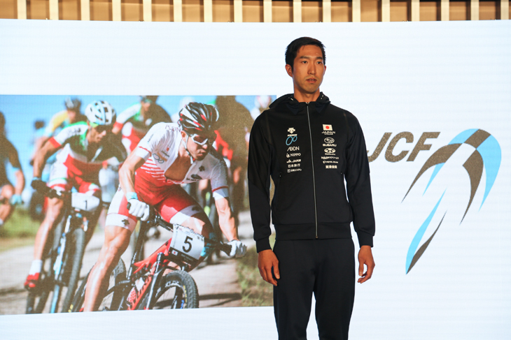 日本自転車競技連盟所属選手を代表して登壇した山本幸平