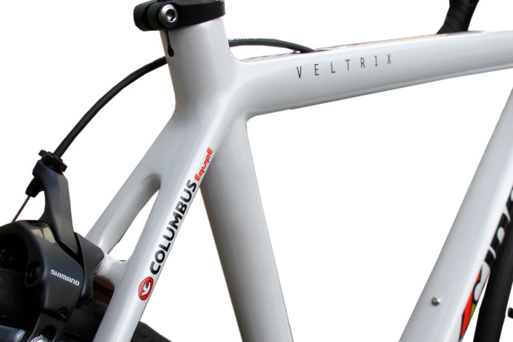 チネリ イタロ79デザインをあしらったVELTRIX日本限定フレームセット 