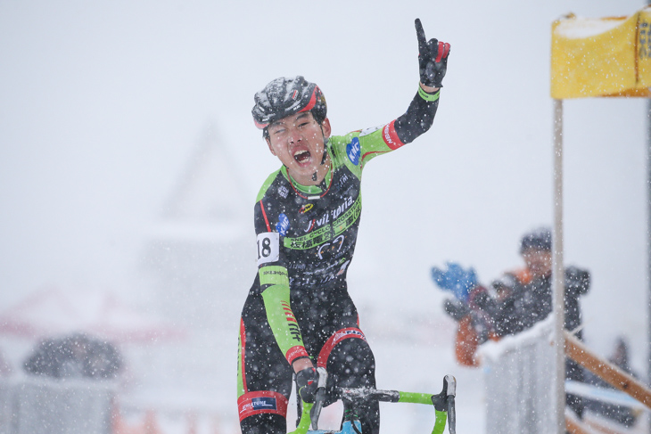 男子ジュニア　優勝した小島大輝（SNEL CYCLOCROSS TEAM）