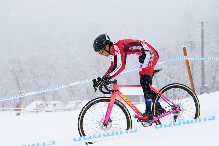 男子U23　安定した走りを見せた村上功太郎（松山工業高校）