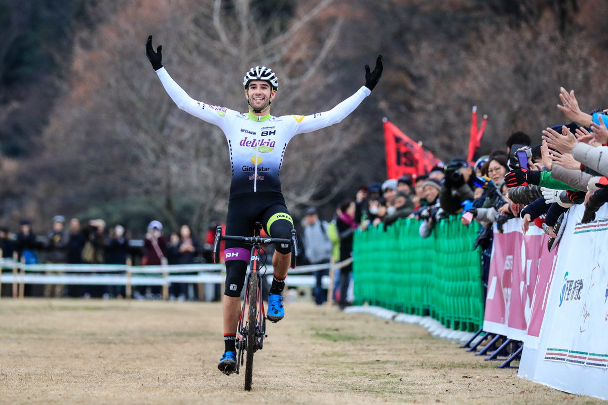 2年連続の勝利に歓喜するフェリペ・オルツ(スペイン、DELIKIA - GINESTAR)