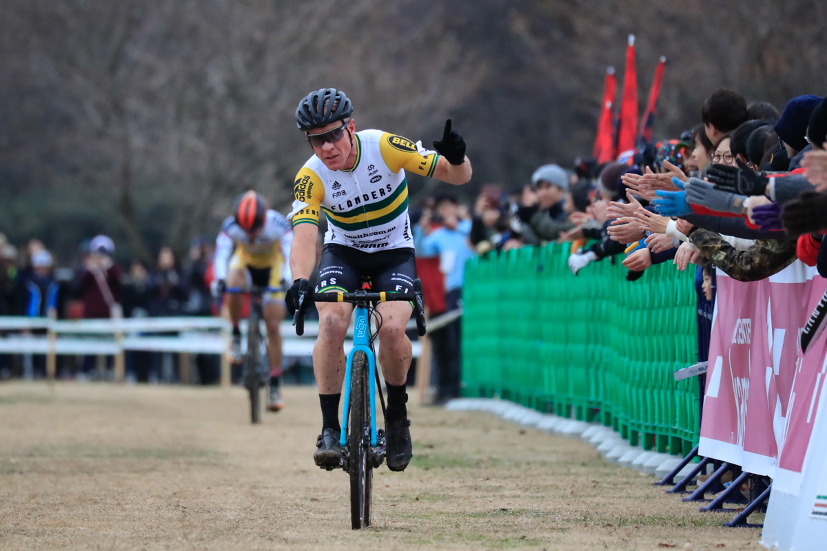前田公平を突き放して3位をモノにしたクリス・ジョンジェワード(オーストラリア、Flanders JBLOOD CX team)