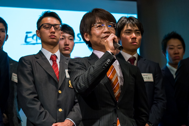 選手や参加者に向け挨拶をするエキップアサダ後援会の田之頭宏明会長