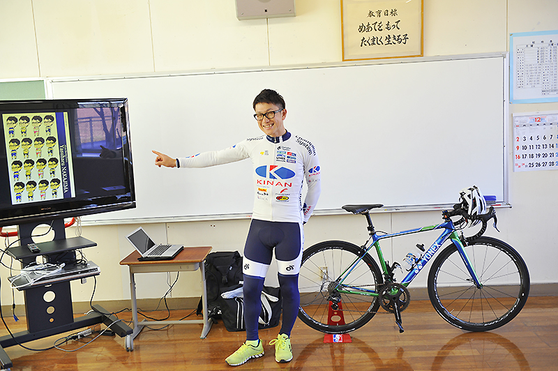 メガネキャラの中島康晴選手の笑顔はまさに小中学校向け?