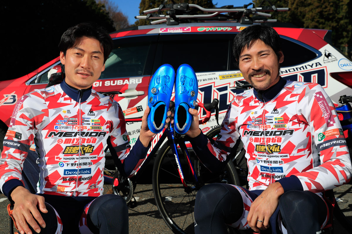 インプレッションを聞いた鈴木譲と阿部嵩之（宇都宮ブリッツェン）。二人とも長くシマノのシューズとペダルを使ってきた選手だ