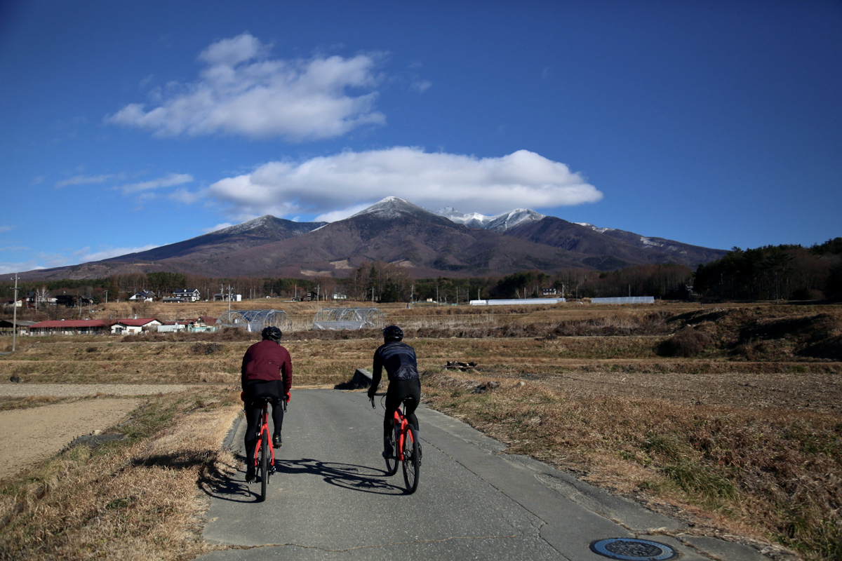 小渕沢から八ヶ岳に登り返す。まず目指すは武田信玄が作った棒道だ