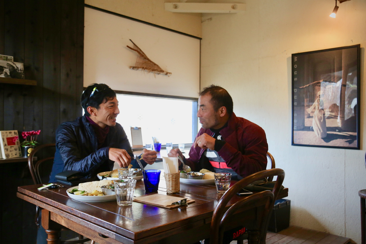 カフェの中は落ち着く空間。ついつい長居したくなる