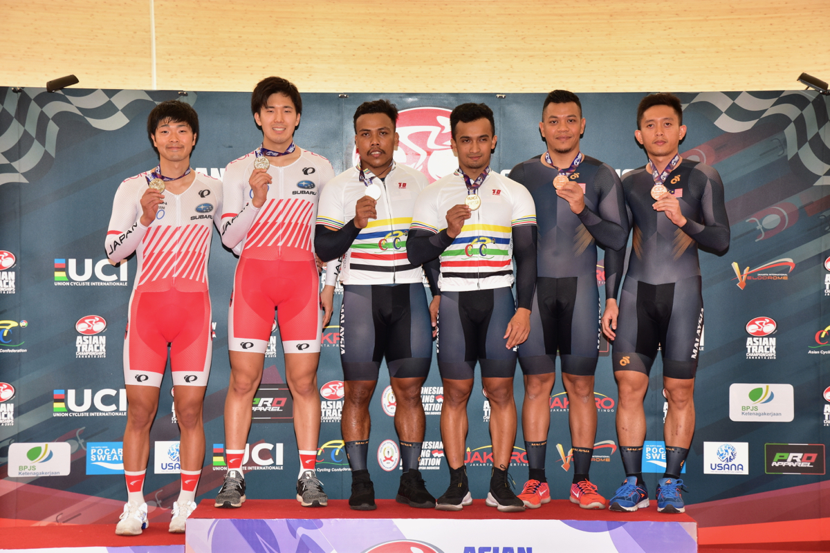 パラサイクリング男子Bスプリント表彰台　銀メダルを獲得した木村、倉林ペア