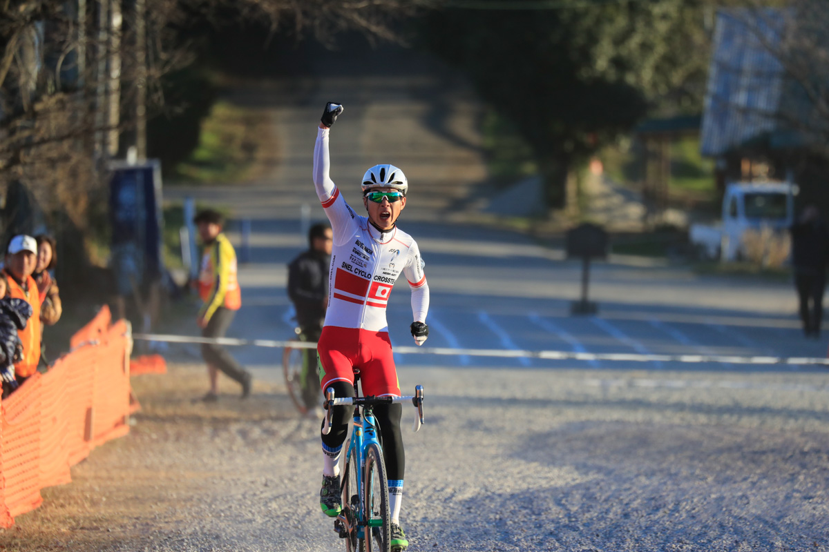 C2を全員抜き去りジュニアで優勝した小島大輝（SNEL CYCLOCROSS TEAM）